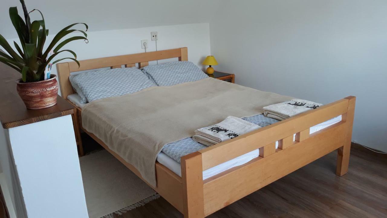 Eva Vendeghaz Villa Tata Dış mekan fotoğraf